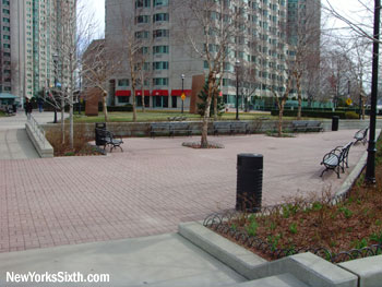Town Square Park at Pavonia Avenue in Newport Jersey City